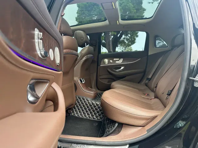 Mercedes-Benz E-Class — Фото автомобиля 8