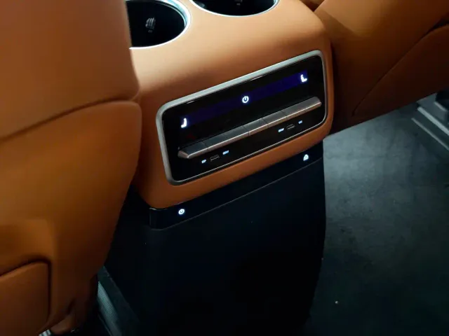 Li Auto L9 — Фото автомобиля 12