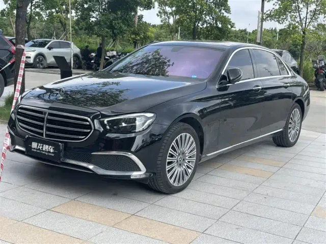 Фотография автомобиля — Mercedes-Benz E-Class