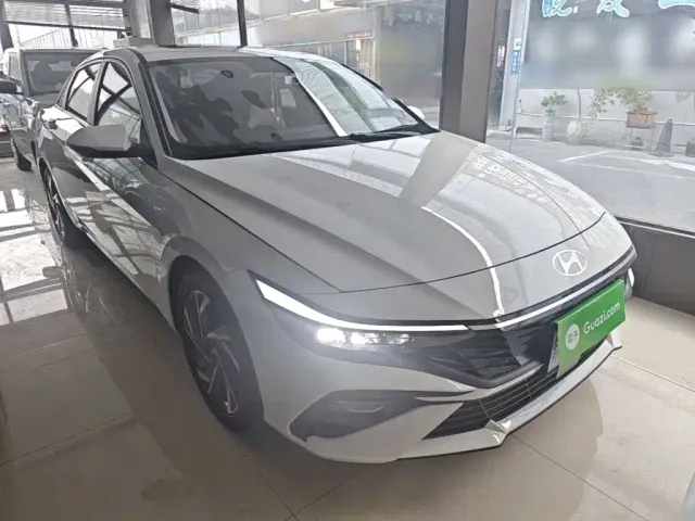 Hyundai Elantra — Фото автомобиля 3