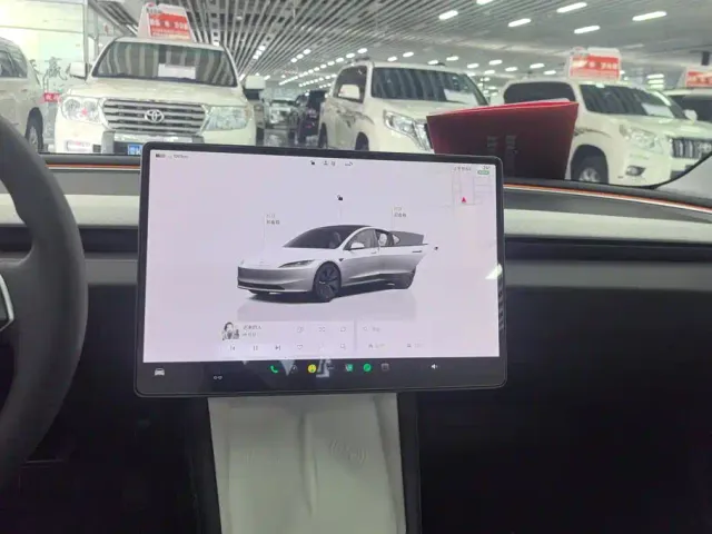 Tesla Model 3 — Фото автомобиля 13