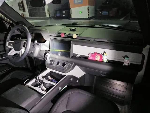 Land Rover Defender — Фото автомобиля 12