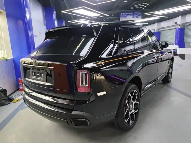 Rolls-Royce Cullinan — Фото автомобиля 2