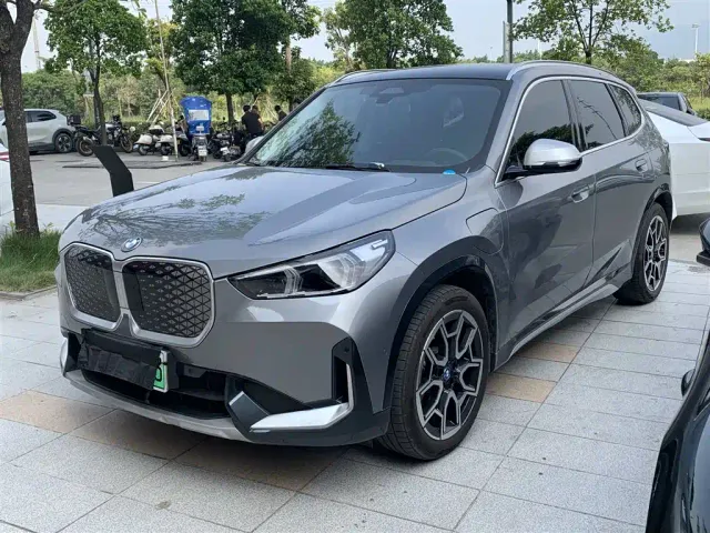 Фотография автомобиля — BMW iX1