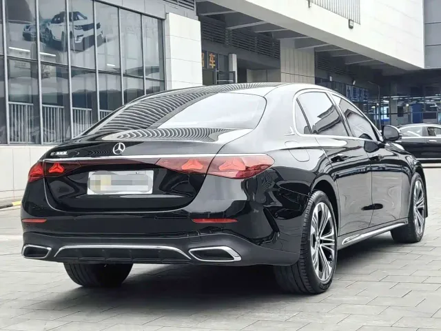 Mercedes-Benz E-Class — Фото автомобиля 11
