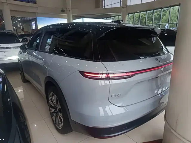 Nio ES8 — Фото автомобиля 4