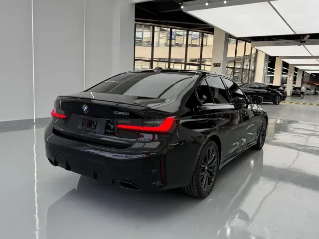 BMW BMW 3 Series 2024 330i M Sport Shadowline Package — Фото автомобиля 16
