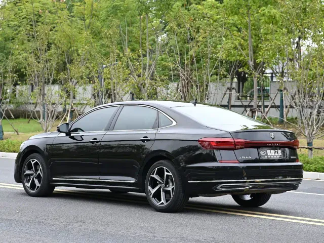 Volkswagen Passat — Фото автомобиля 18
