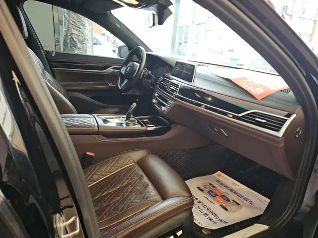 BMW 7 Series — Фото автомобиля 14