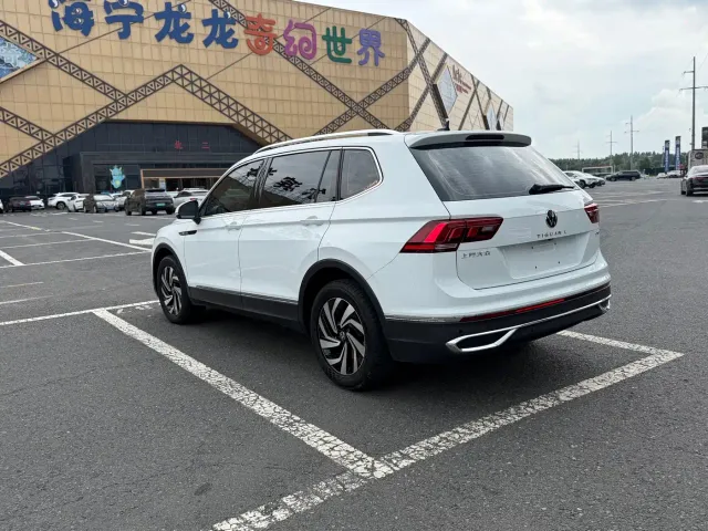 Volkswagen Tiguan L — Фото автомобиля 4