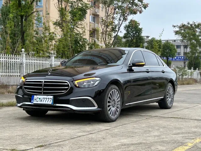 Mercedes-Benz E-Class — Фото автомобиля 2