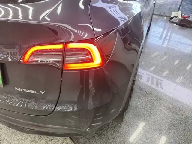 Tesla Model Y — Фото автомобиля 7