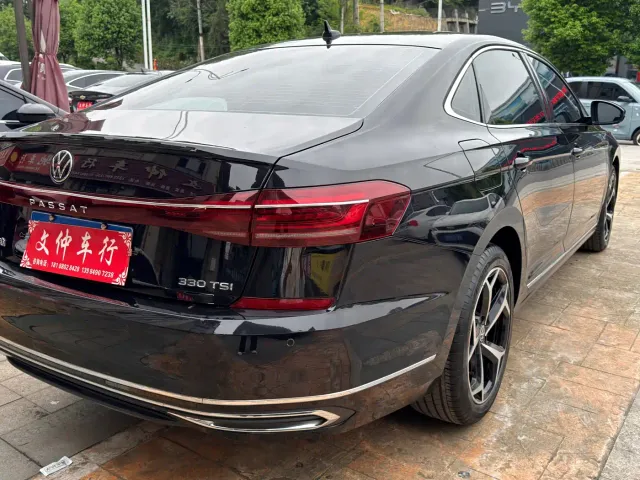 Volkswagen Passat — Фото автомобиля 4