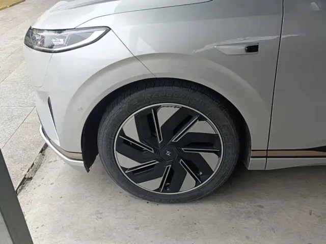 Dongfeng eπ 008 — Фото автомобиля 22