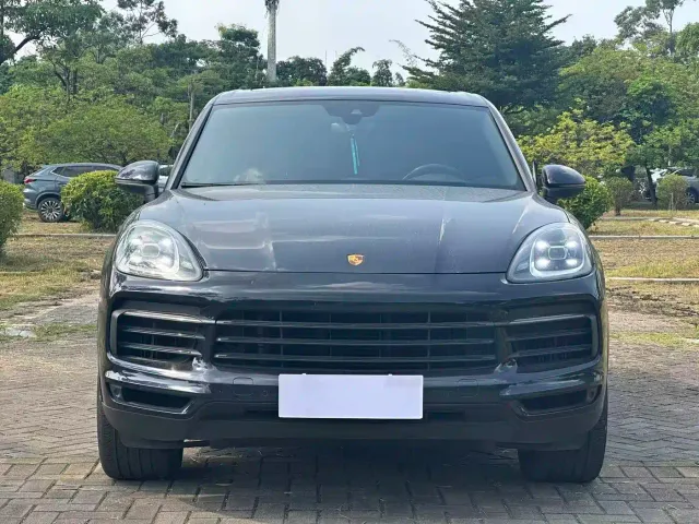Porsche Cayenne — Фото автомобиля 2