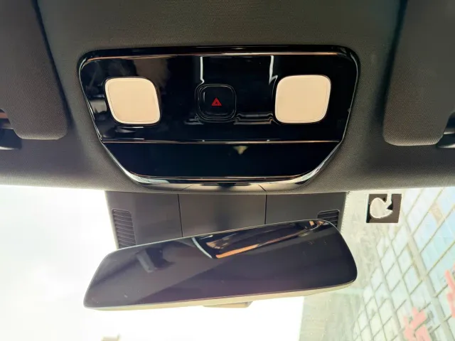 Li Auto L8 — Фото автомобиля 18