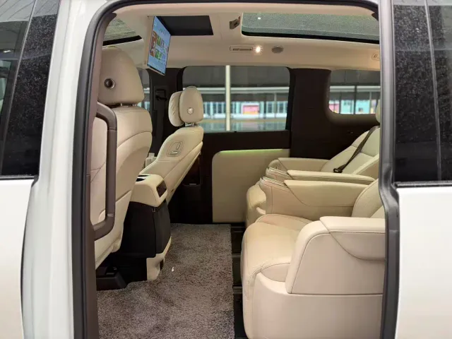 Li Auto MEGA — Фото автомобиля 5