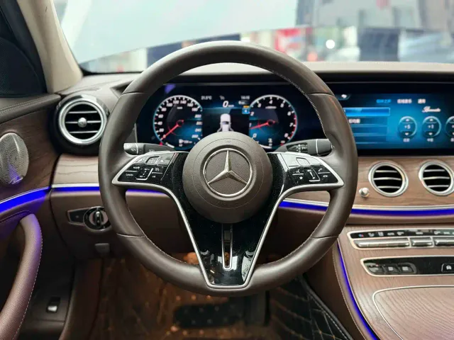 Mercedes-Benz E-Class — Фото автомобиля 6