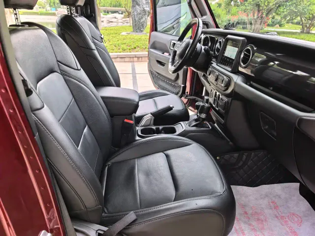 Jeep Wrangler — Фото автомобиля 24
