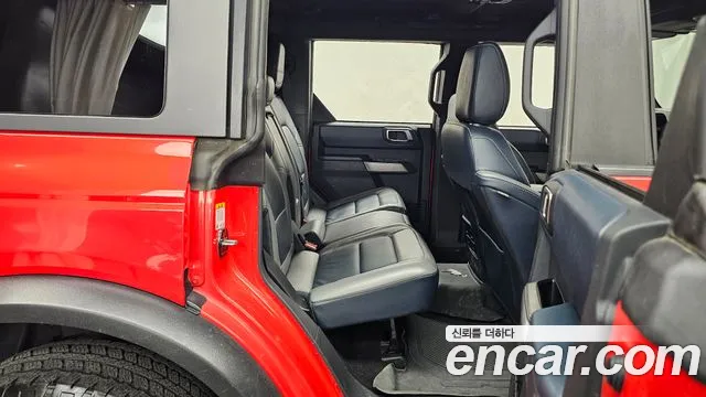 Ford Bronco — Фото автомобиля 12