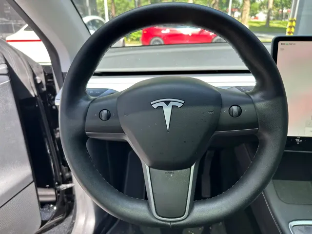Tesla Model Y — Фото автомобиля 8