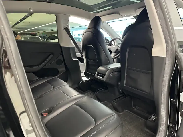 Tesla Model Y — Фото автомобиля 15