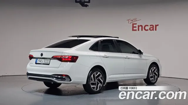 Volkswagen Jetta — Фото автомобиля 2