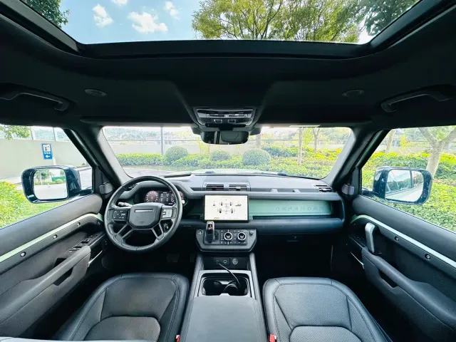Land Rover Defender — Фото автомобиля 4