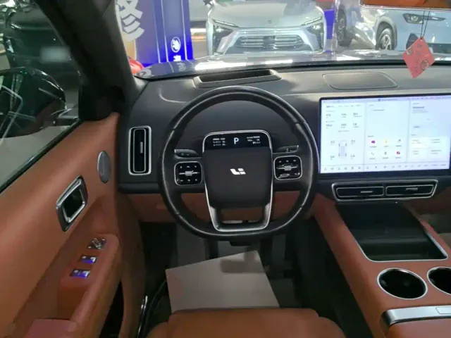 Li Auto L9 — Фото автомобиля 10