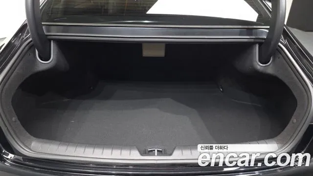 Hyundai Grandeur Grandeur (GN7) 2.5 Бензин 2WD — Фото автомобиля 19