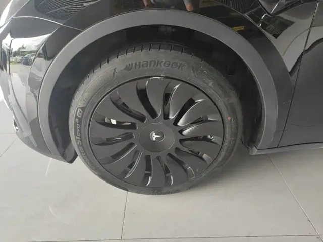 Tesla Model Y — Фото автомобиля 22