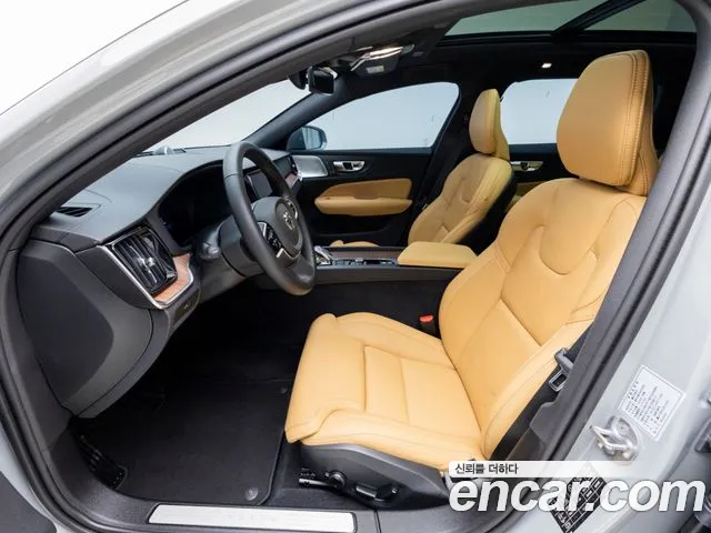 Volvo V60 Cross Country 2nd Gen — Фото автомобиля 11