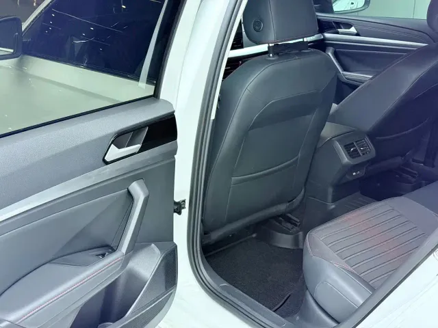 Volkswagen Lavida — Фото автомобиля 8