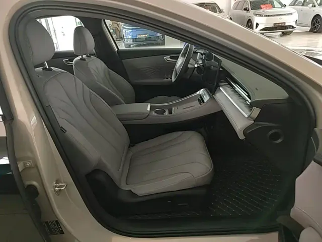 Roewe M7 DMH — Фото автомобиля 24
