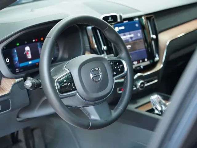 Volvo XC60 — Фото автомобиля 13