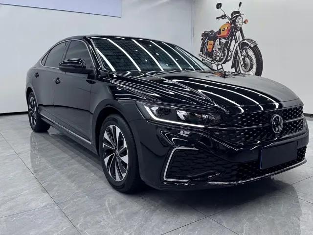 Volkswagen Passat — Фото автомобиля 3