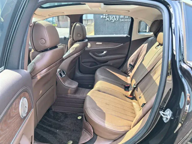 Mercedes-Benz E-Class — Фото автомобиля 8