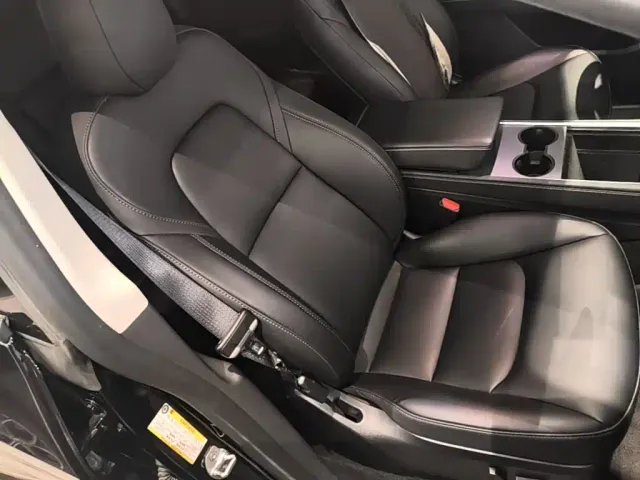 Tesla Model Y — Фото автомобиля 24