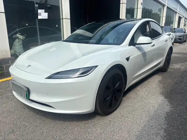 Фотография автомобиля — Tesla Model 3