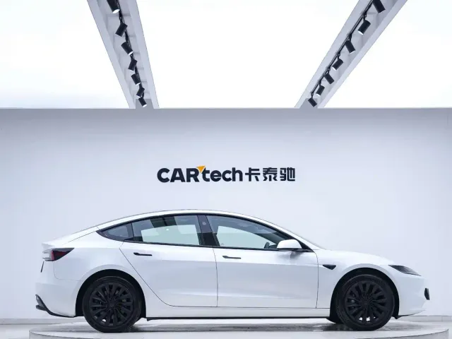 Tesla Model 3 — Фото автомобиля 4