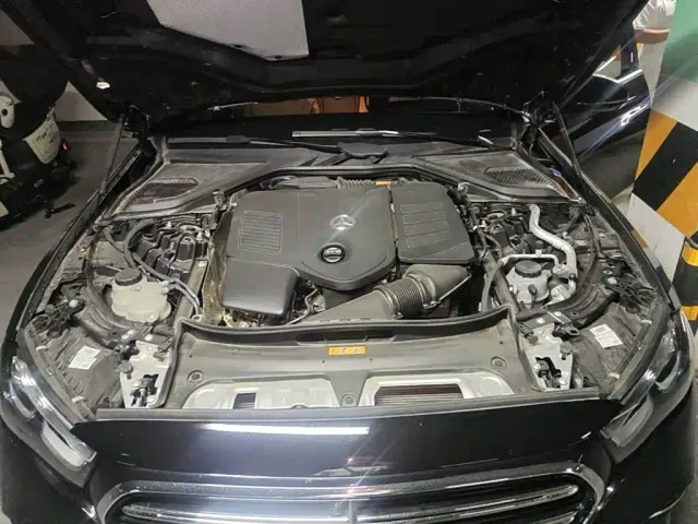 Mercedes-Benz E-Class — Фото автомобиля 3
