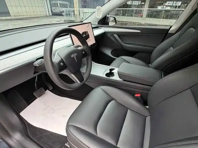 Tesla Model Y — Фото автомобиля 6