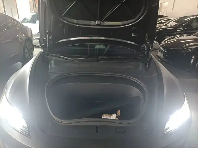 Tesla Model 3 — Фото автомобиля 19