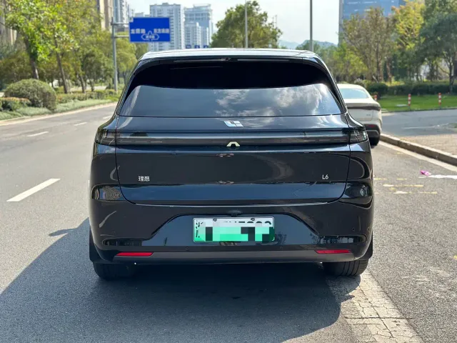 Li Auto L6 — Фото автомобиля 5