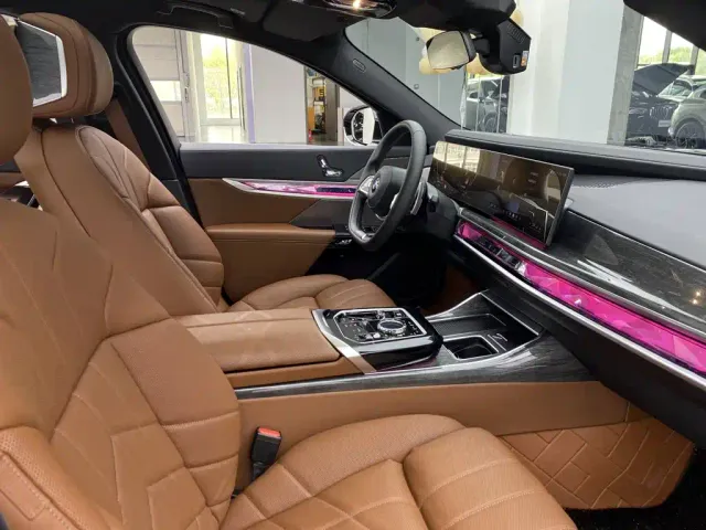 BMW 7 Series — Фото автомобиля 13