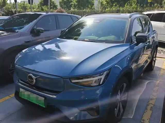 Фотография автомобиля — Volvo XC40