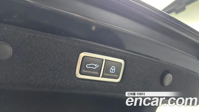 Hyundai Grandeur Grandeur (GN7) 2.5 Бензин 2WD — Фото автомобиля 17