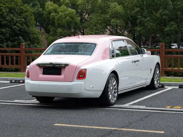 Rolls-Royce Phantom — Фото автомобиля 4
