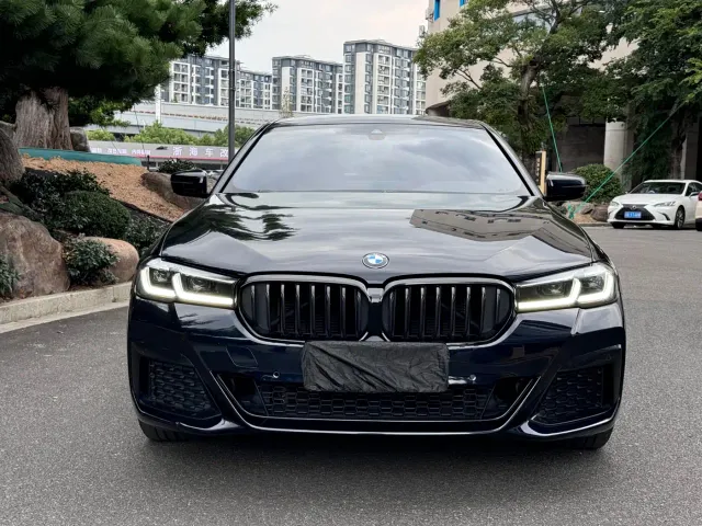 BMW BMW 5 Series 2022 Facelift 530Li Leading M Sport Package — Фото автомобиля 2
