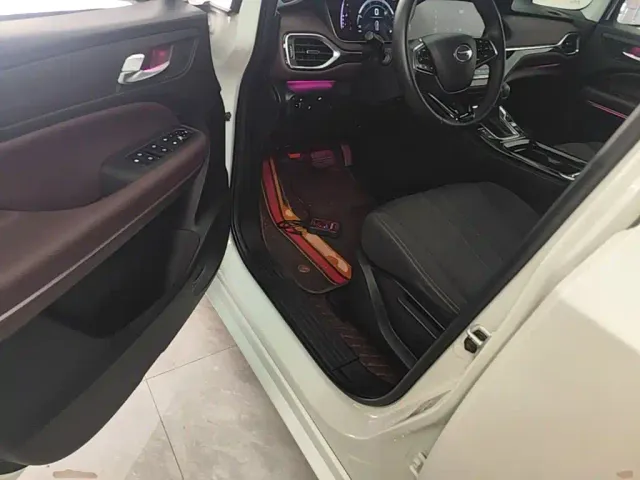 GAC Trumpchi M6 — Фото автомобиля 15